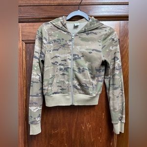 Aritzia TNA Waffle Knit Zip Up Hoodie. Size XS. Excellent condition.